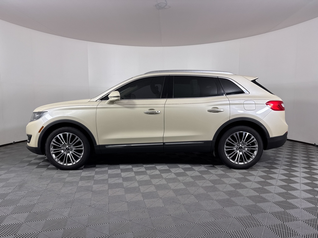 Used 2018 Ivory Pearl Metallic Tri-Coat Lincoln Reserve image 12