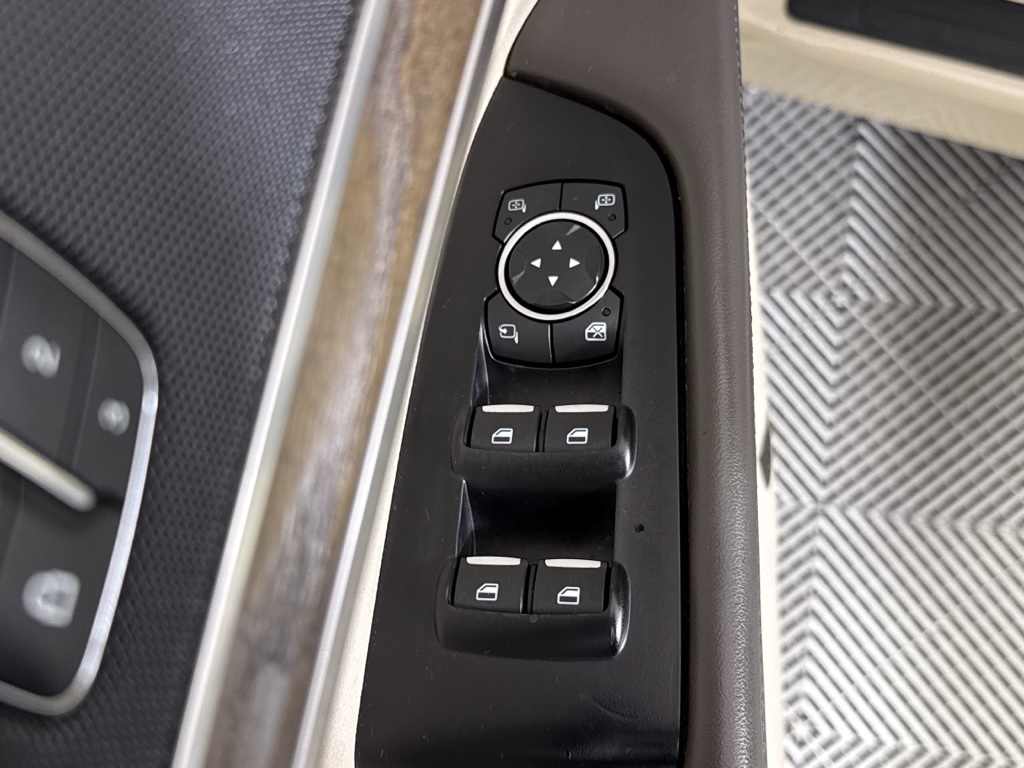 Used 2018 Ivory Pearl Metallic Tri-Coat Lincoln Reserve image 23