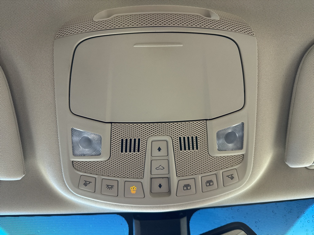 Used 2018 Ivory Pearl Metallic Tri-Coat Lincoln Reserve image 27