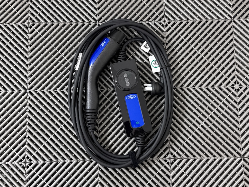 Used 2022 Carbonized Gray Metallic Ford SE Plug-In Hybrid image 12