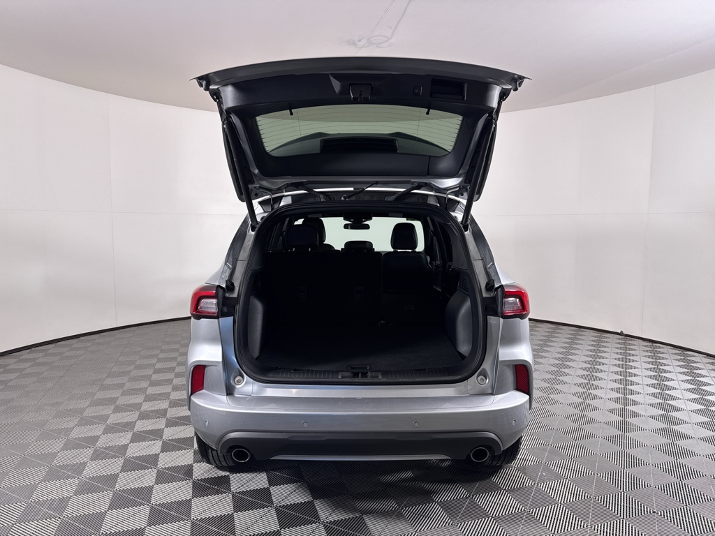 Used 2024 Iconic Silver Metallic Ford ST-Line image 9