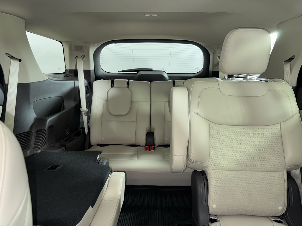 Used 2023 Rapid Red Metallic Tinted Clearcoat Ford Platinum image 7