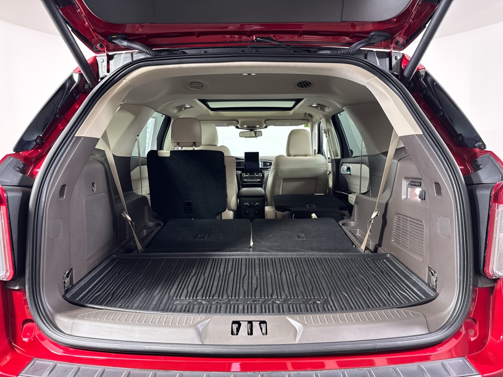 Used 2023 Rapid Red Metallic Tinted Clearcoat Ford Platinum image 8