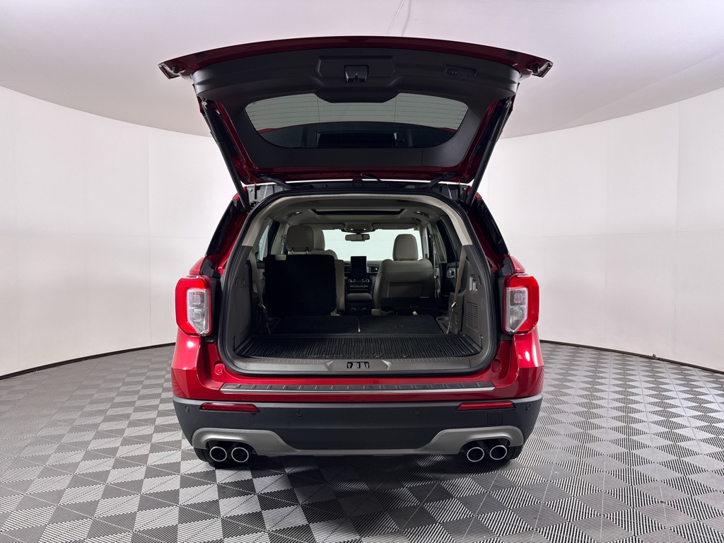 Used 2023 Rapid Red Metallic Tinted Clearcoat Ford Platinum image 9