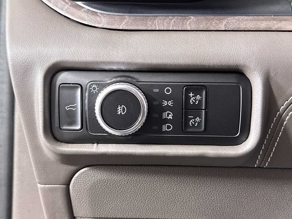 Used 2023 Rapid Red Metallic Tinted Clearcoat Ford Platinum image 28