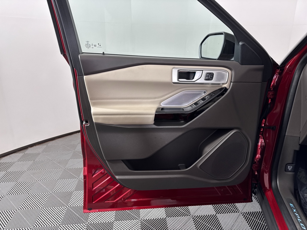 Used 2023 Rapid Red Metallic Tinted Clearcoat Ford Platinum image 27