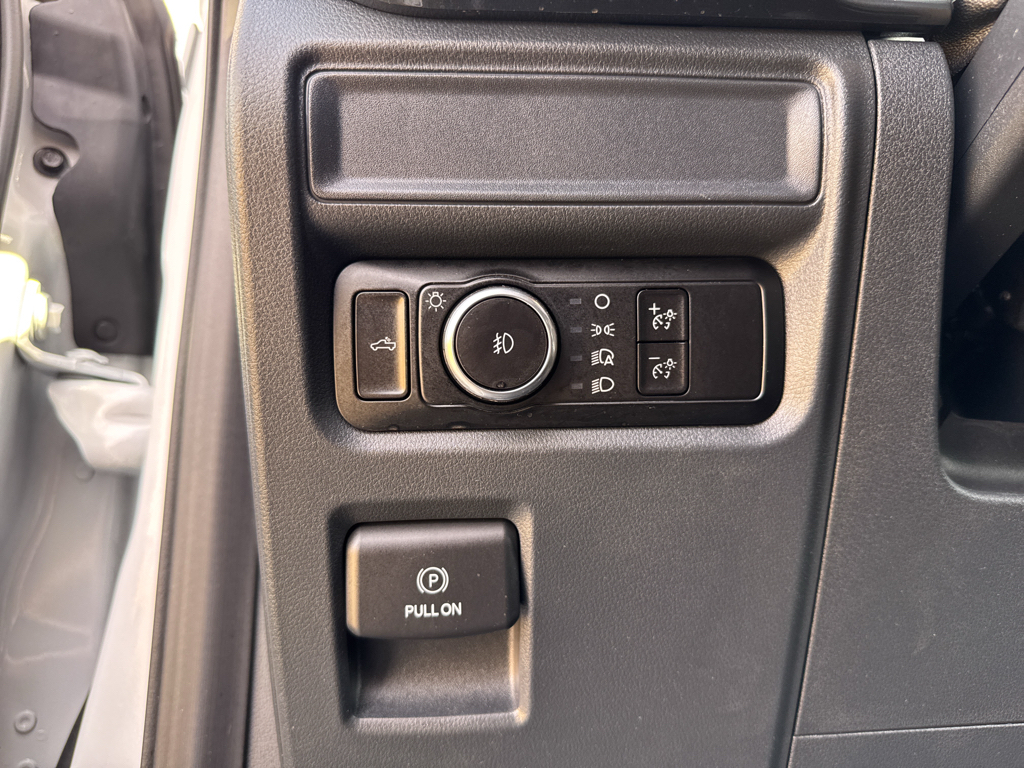 Used 2022 Oxford White Ford XL image 29