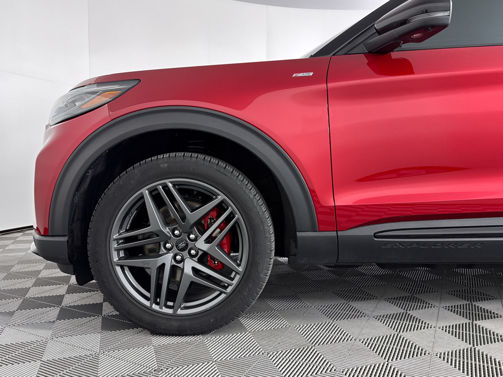 Used 2025 Rapid Red Metallic Tinted Clearcoat Ford ST-Line image 20