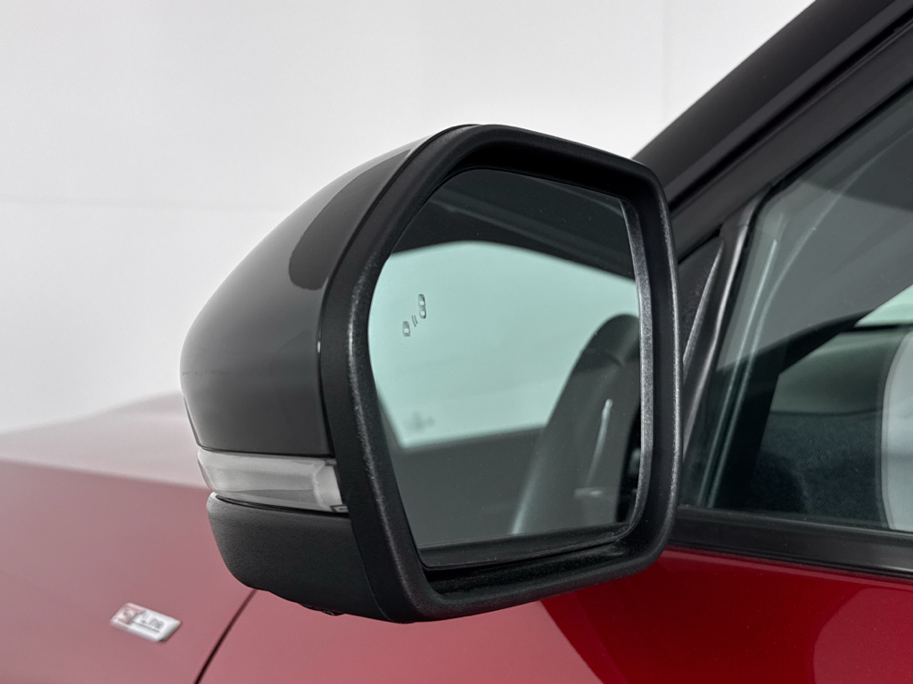 Used 2025 Rapid Red Metallic Tinted Clearcoat Ford ST-Line image 27