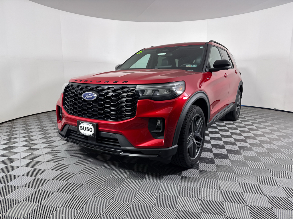 Used 2025 Rapid Red Metallic Tinted Clearcoat Ford ST-Line image 17