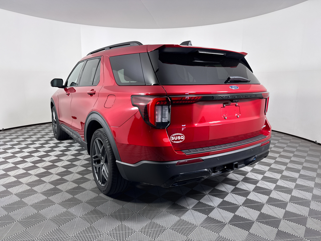 Used 2025 Rapid Red Metallic Tinted Clearcoat Ford ST-Line image 18