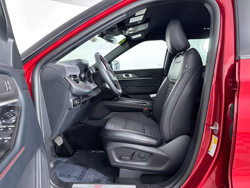 Used 2025 Rapid Red Metallic Tinted Clearcoat Ford ST-Line image 6