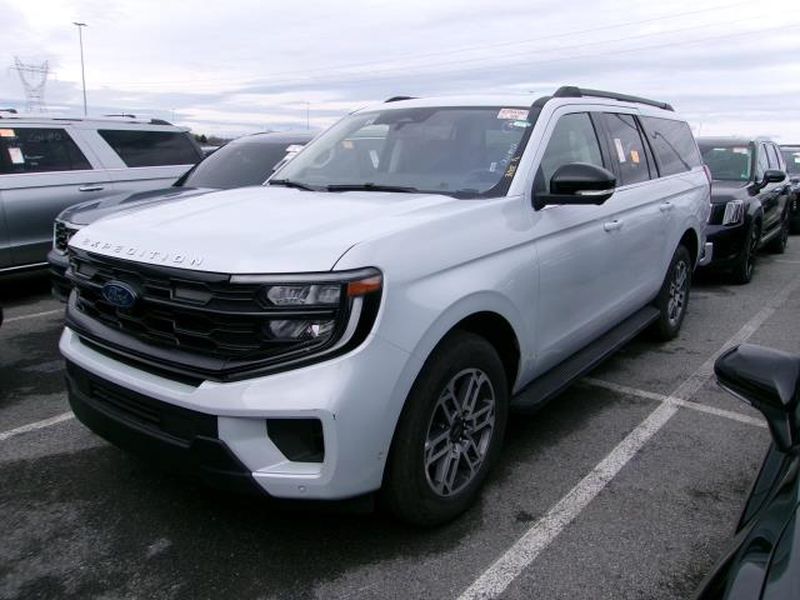 Used 2025 white Ford Active image 2