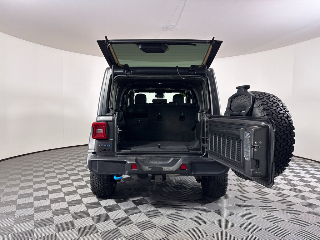 Used 2024 Granite Crystal Metallic Clearcoat Jeep Rubicon image 8