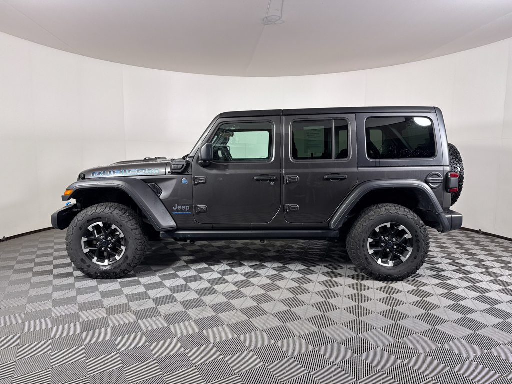 Used 2024 Granite Crystal Metallic Clearcoat Jeep Rubicon image 11