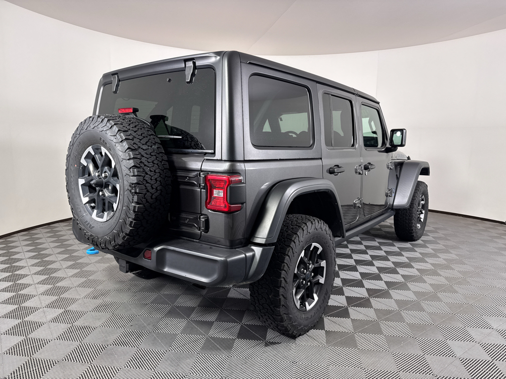 Used 2024 Granite Crystal Metallic Clearcoat Jeep Rubicon image 18