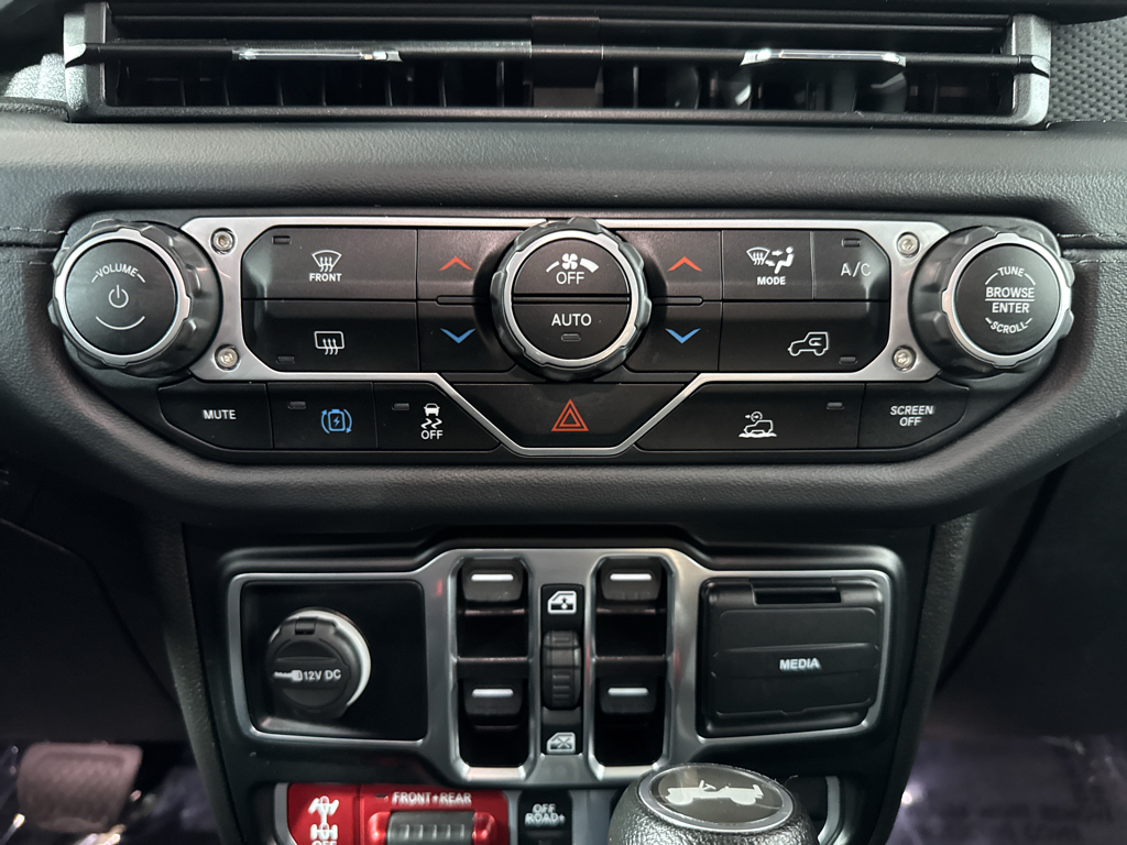 Used 2024 Granite Crystal Metallic Clearcoat Jeep Rubicon image 21