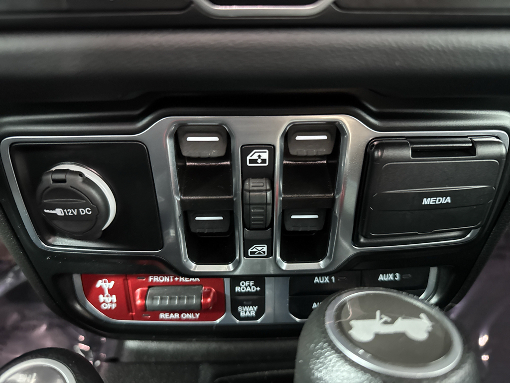 Used 2024 Granite Crystal Metallic Clearcoat Jeep Rubicon image 22