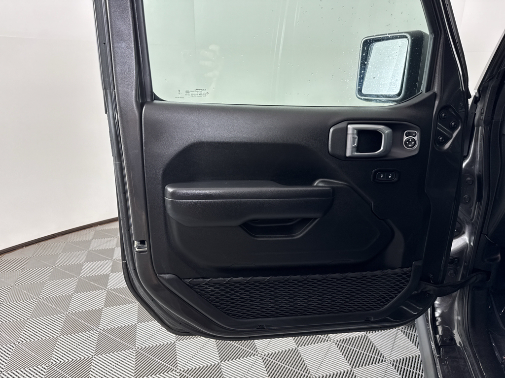 Used 2024 Granite Crystal Metallic Clearcoat Jeep Rubicon image 28