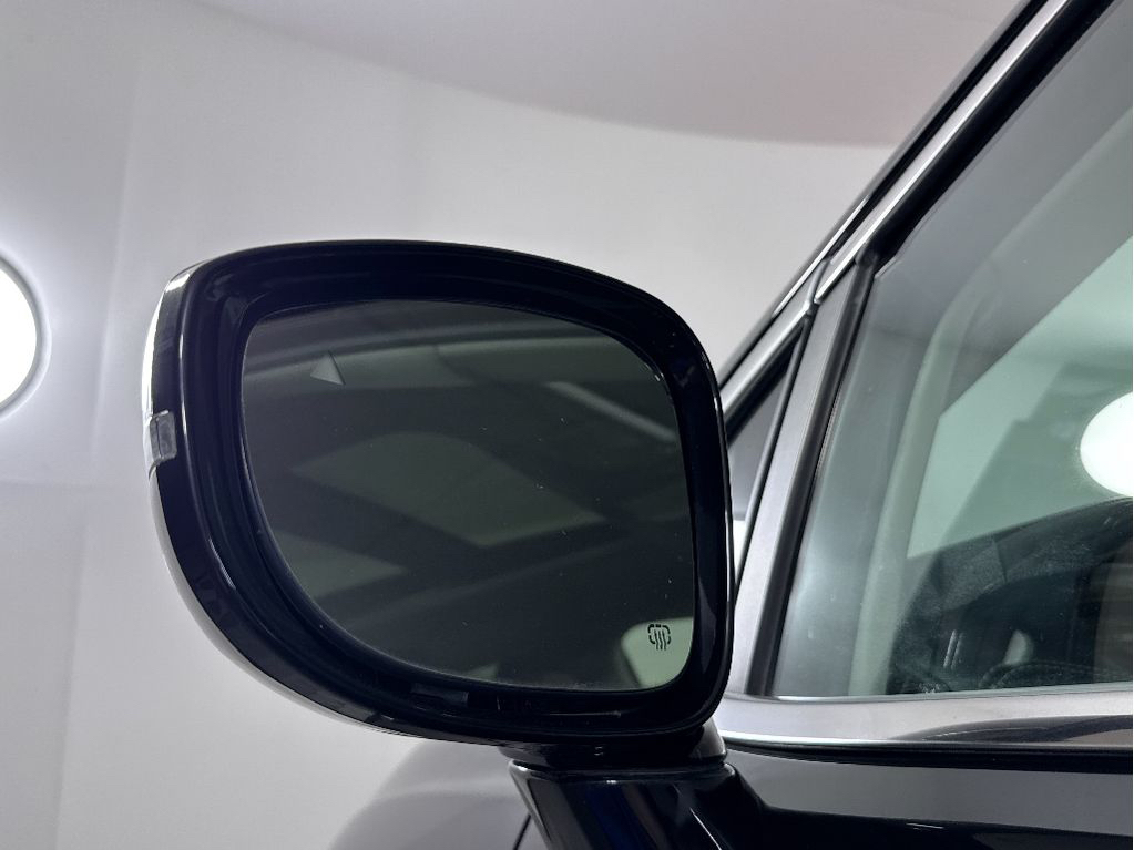 Used 2023 Brilliant Black Crystal Pearlcoat Chrysler Limited image 25