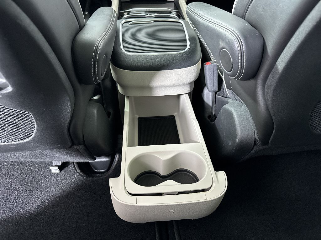 Used 2023 Brilliant Black Crystal Pearlcoat Chrysler Limited image 31