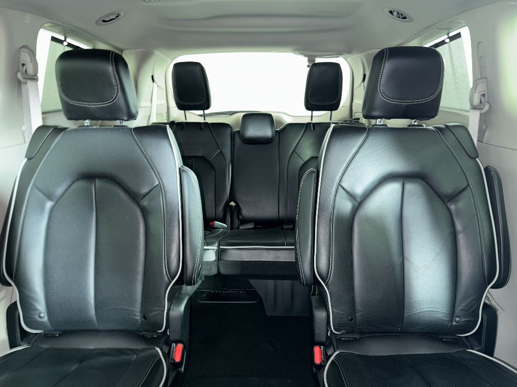 Used 2023 Brilliant Black Crystal Pearlcoat Chrysler Limited image 6