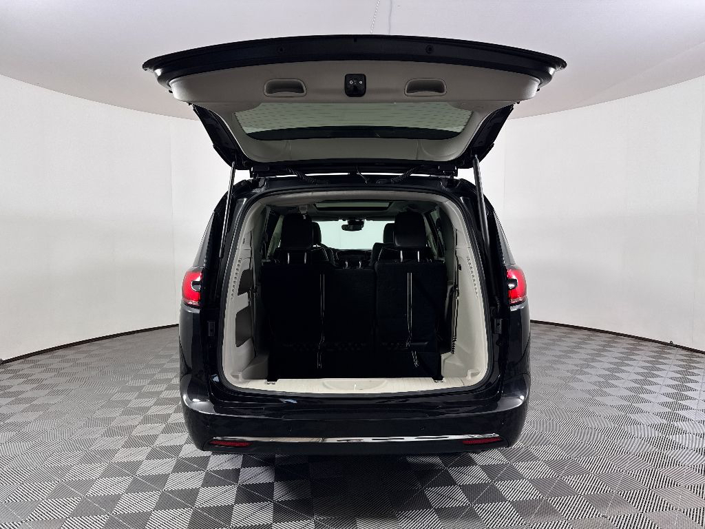 Used 2023 Brilliant Black Crystal Pearlcoat Chrysler Limited image 8