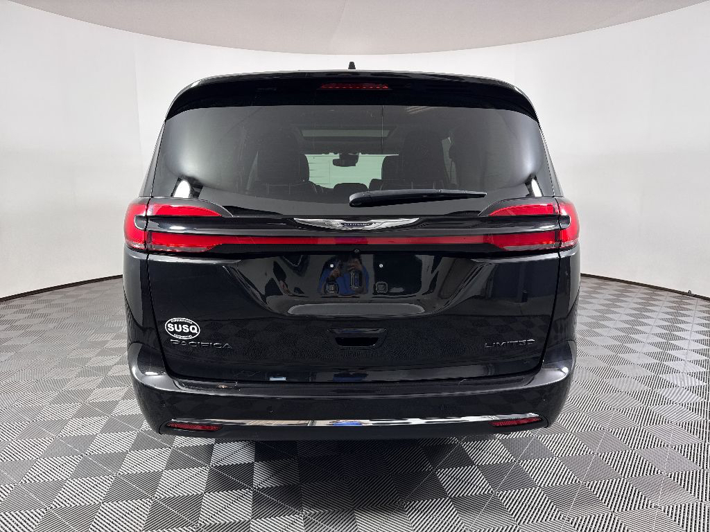 Used 2023 Brilliant Black Crystal Pearlcoat Chrysler Limited image 9