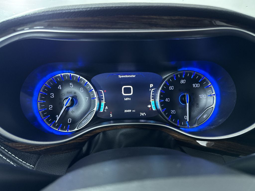 Used 2023 Brilliant Black Crystal Pearlcoat Chrysler Limited image 10