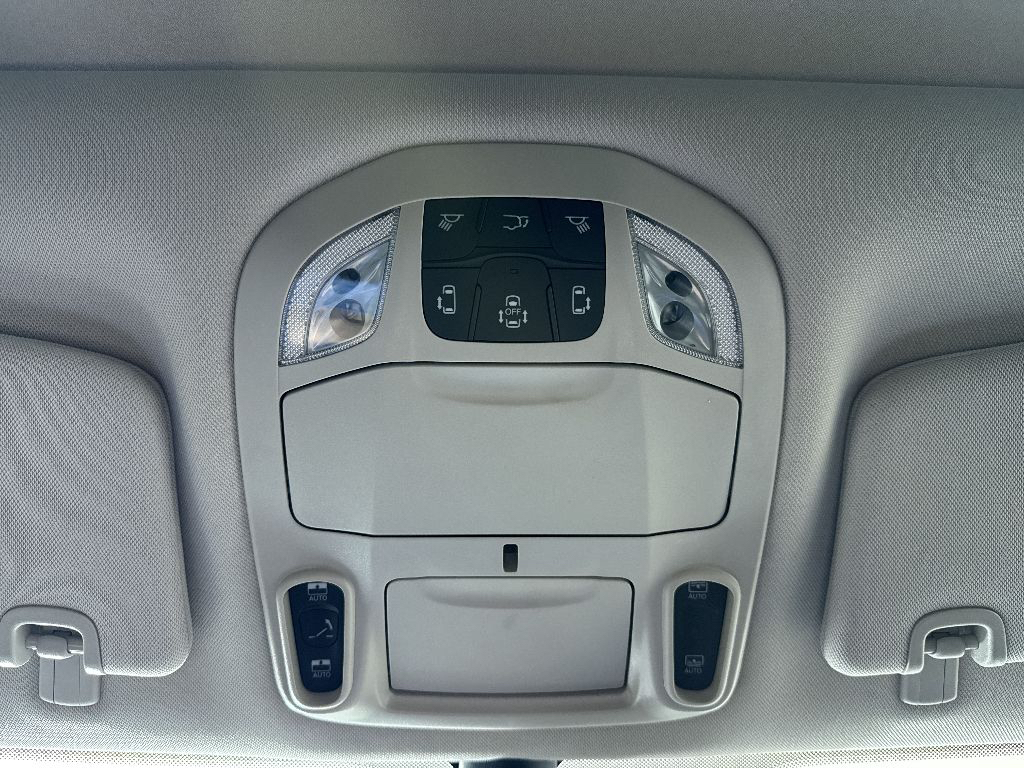 Used 2023 Brilliant Black Crystal Pearlcoat Chrysler Limited image 28