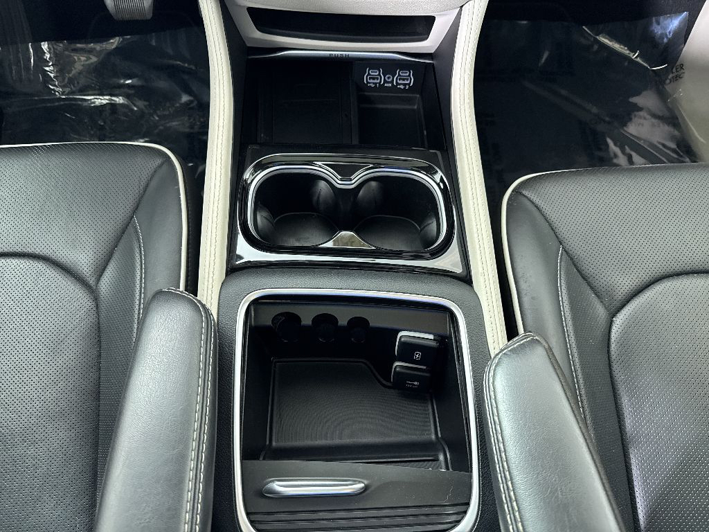 Used 2023 Brilliant Black Crystal Pearlcoat Chrysler Limited image 30