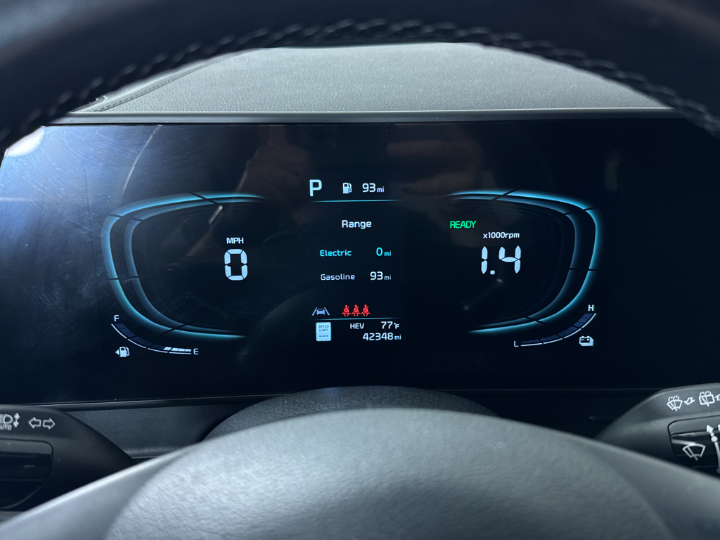 Used 2023 Snow White Pearl Kia X-Line image 5