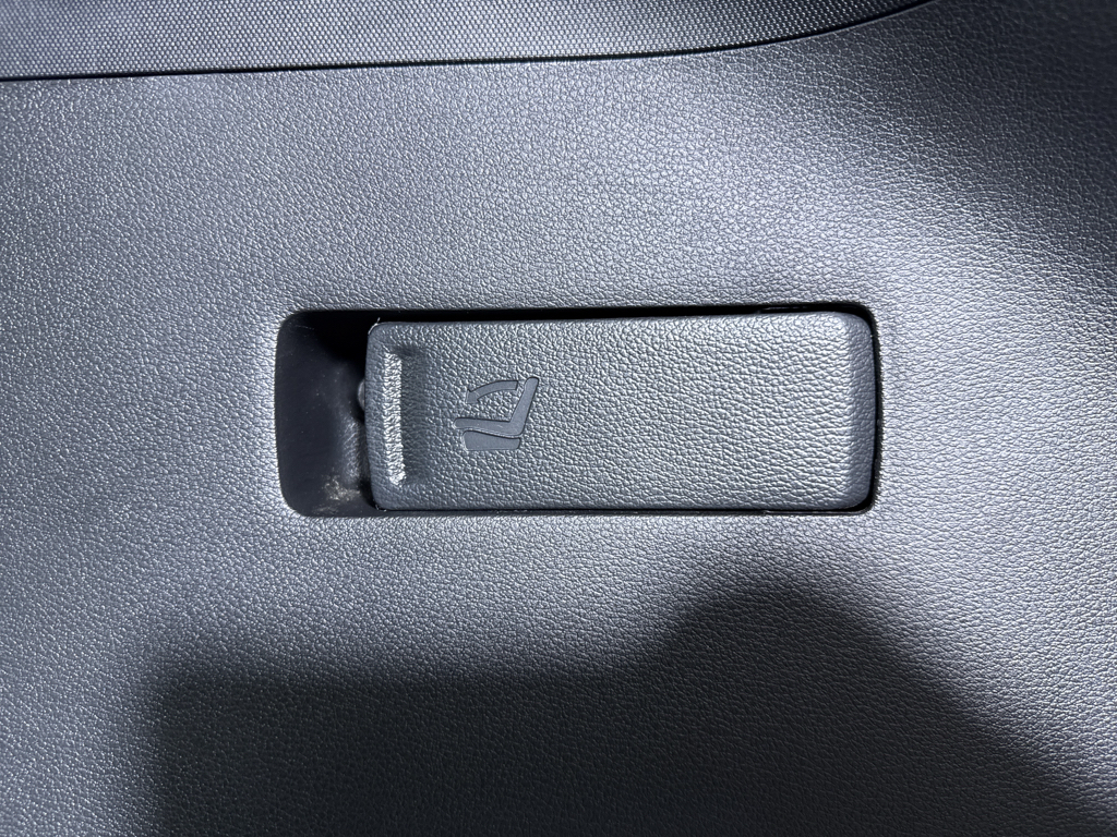 Used 2023 Snow White Pearl Kia X-Line image 8