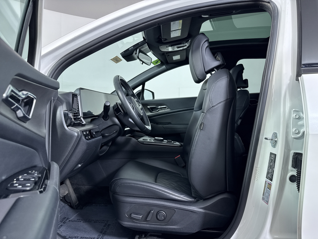 Used 2023 Snow White Pearl Kia X-Line image 6