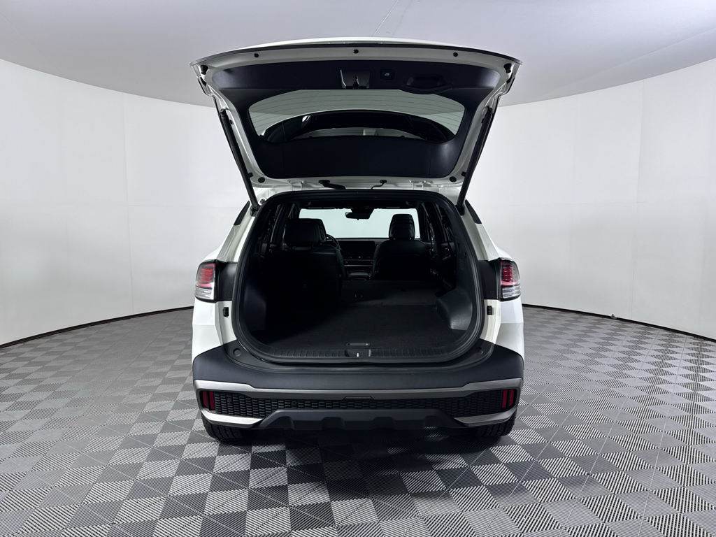 Used 2023 Snow White Pearl Kia X-Line image 10