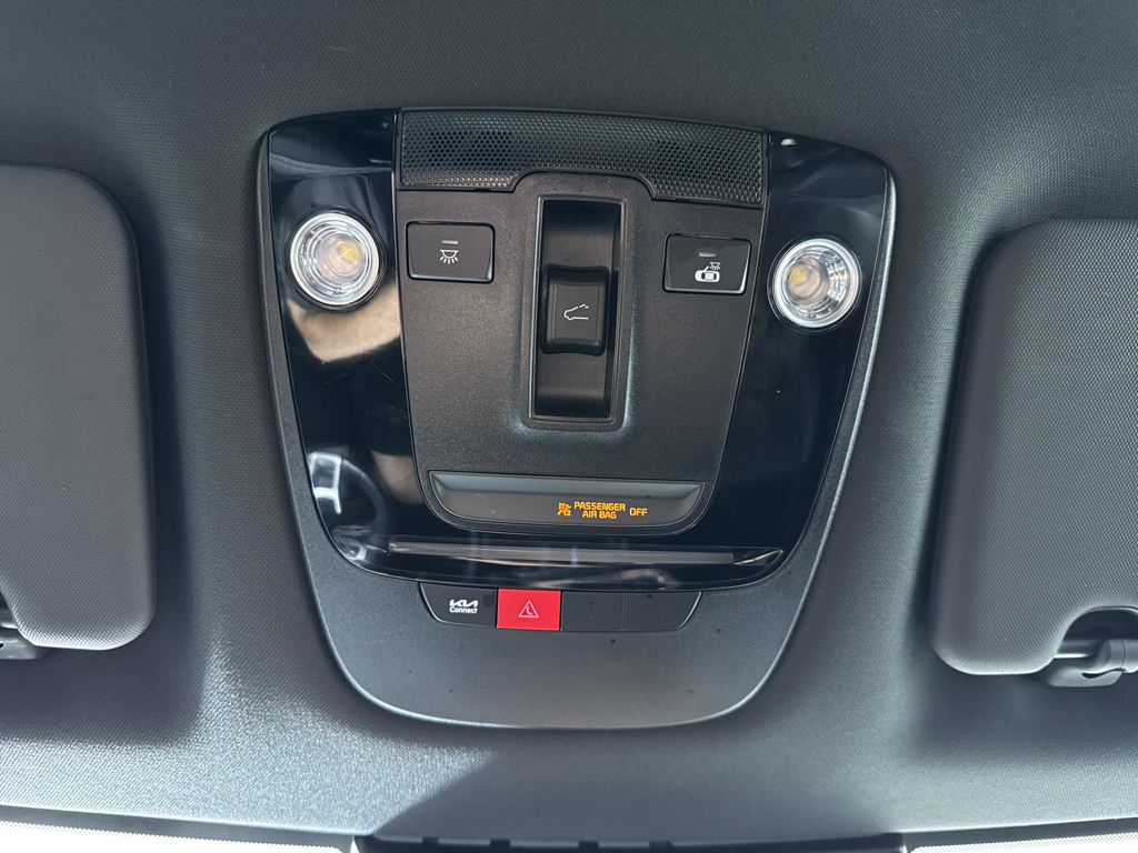 Used 2023 Snow White Pearl Kia X-Line image 29