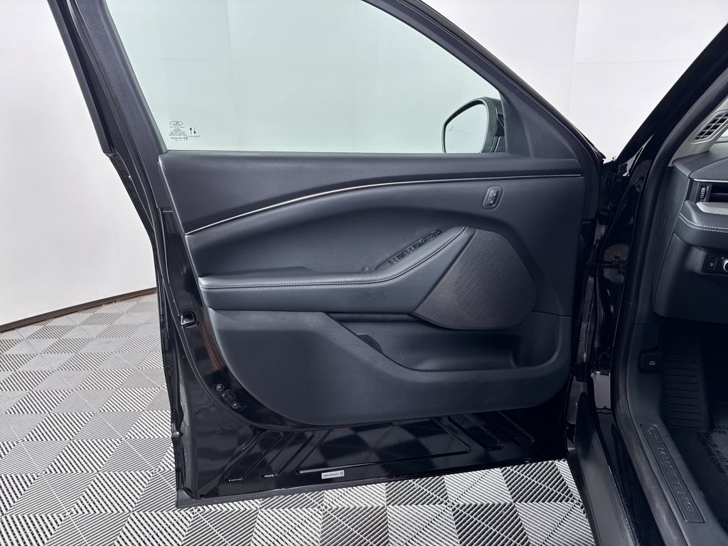 Used 2023 Black Ford Select image 29