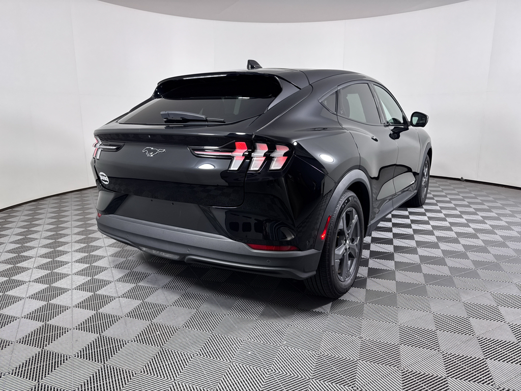 Used 2023 Black Ford Select image 22