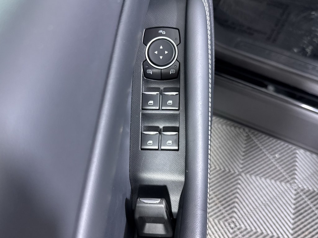Used 2023 Black Ford Select image 26