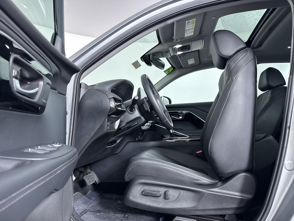 Used 2025 Urban Gray Pearl Acura Base image 5