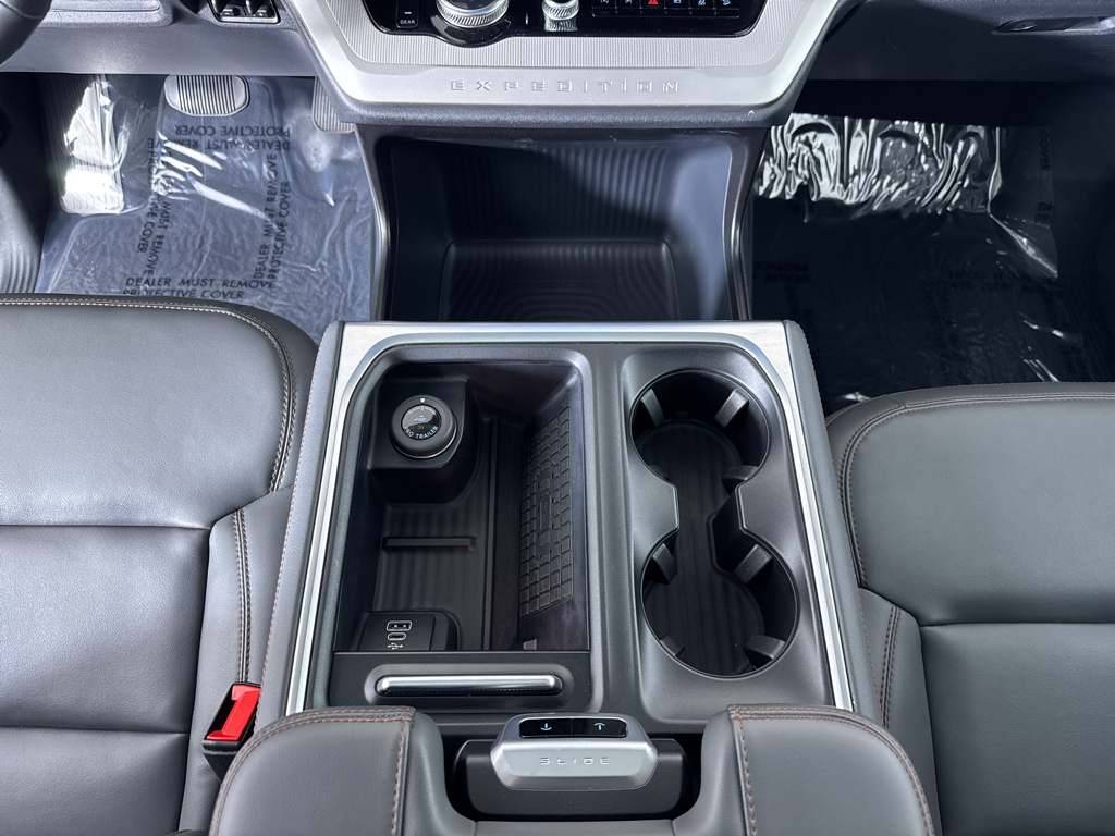 Used 2025 Oxford White Ford Active image 33