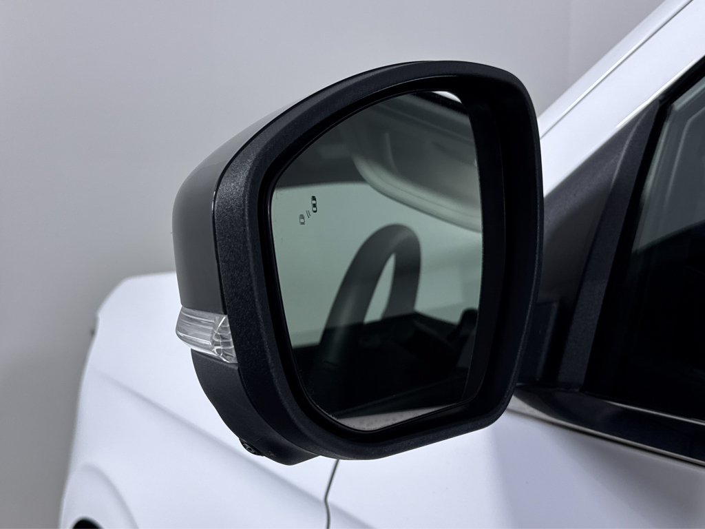 Used 2025 Oxford White Ford Active image 26