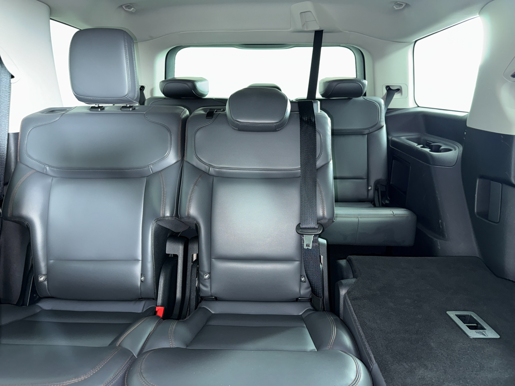 Used 2025 Oxford White Ford Active image 7