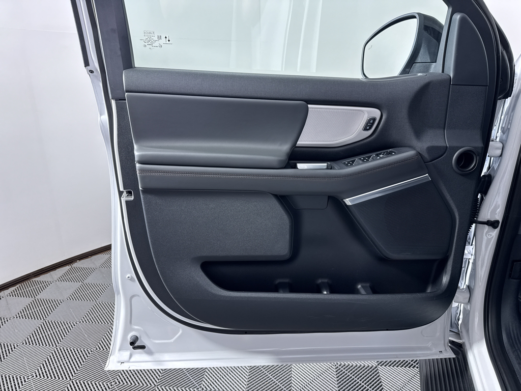 Used 2025 Oxford White Ford Active image 27