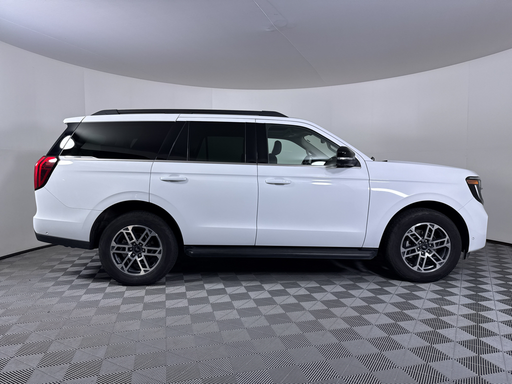 Used 2025 Oxford White Ford Active image 13
