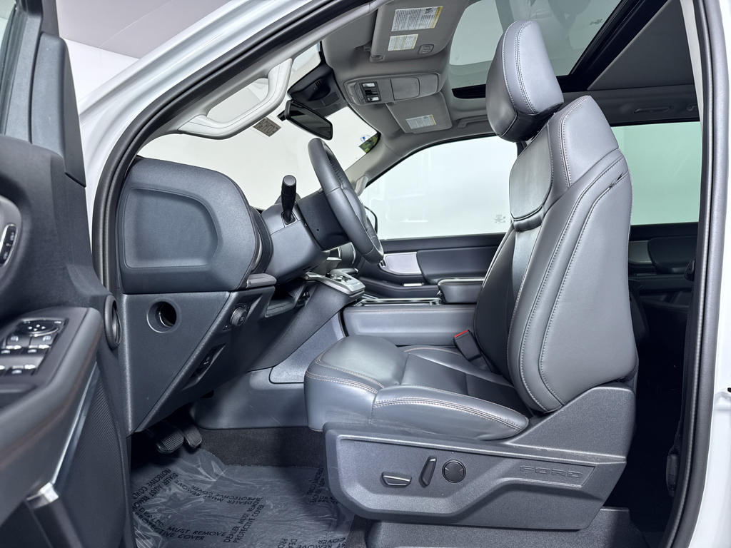 Used 2025 Oxford White Ford Active image 6