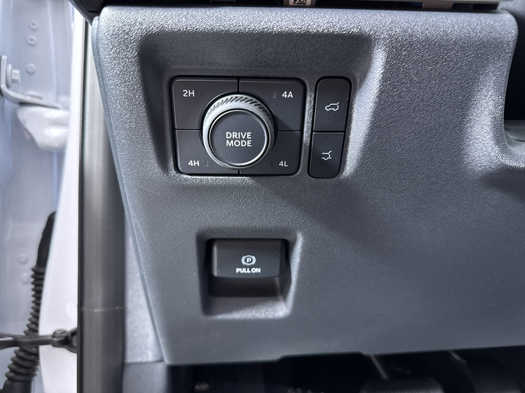 Used 2025 Oxford White Ford Active image 28