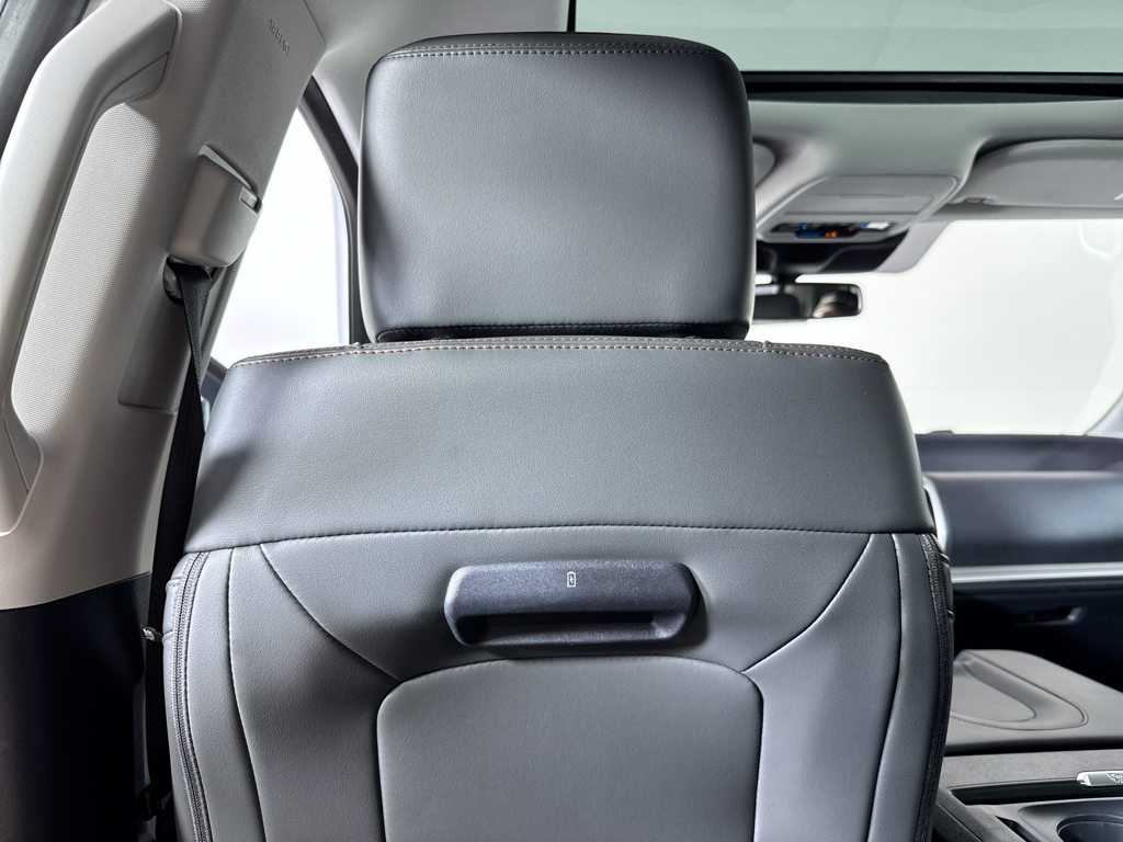 Used 2025 Oxford White Ford Active image 31