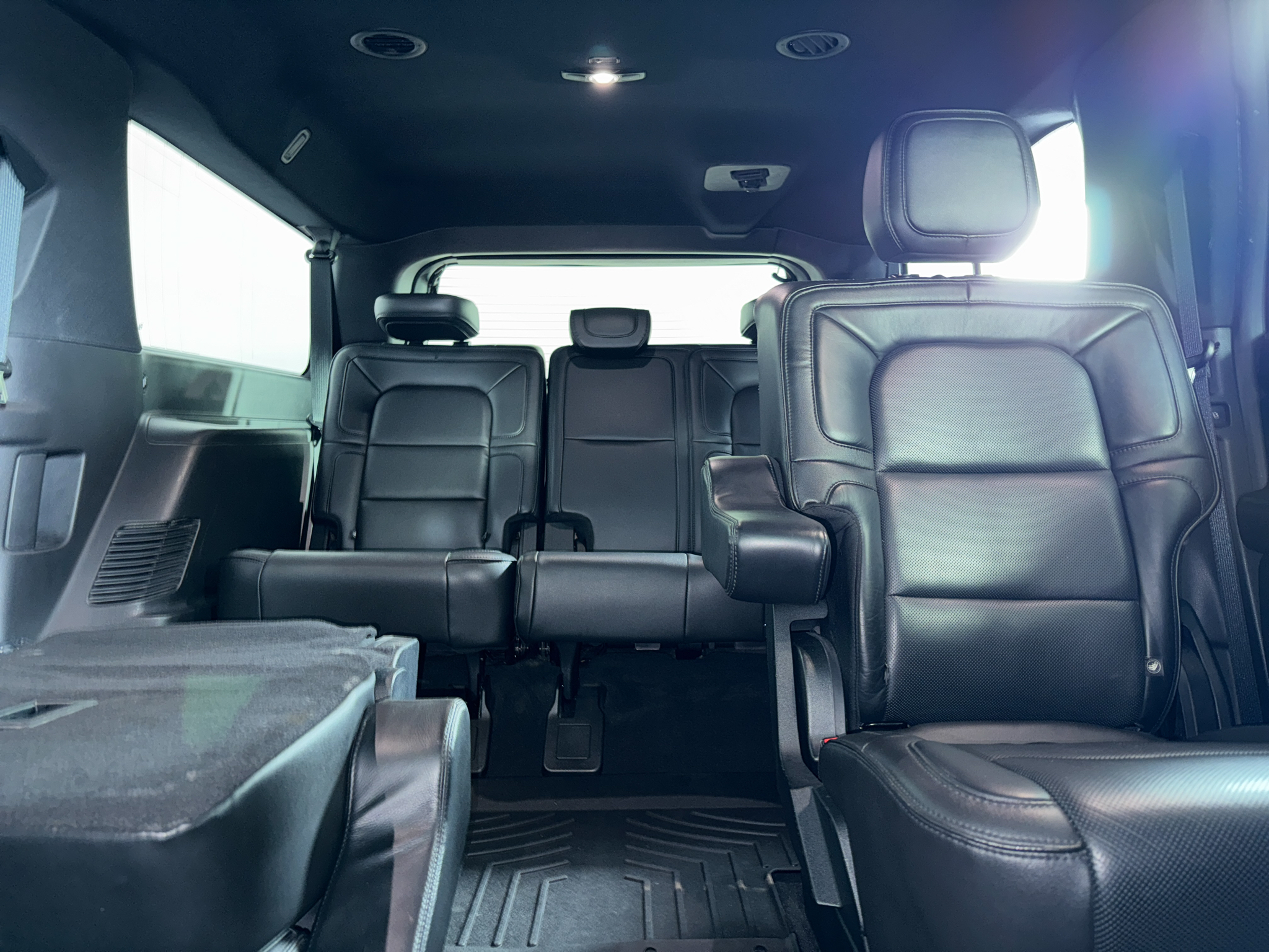 Used 2018 Black Velvet Lincoln Select image 7