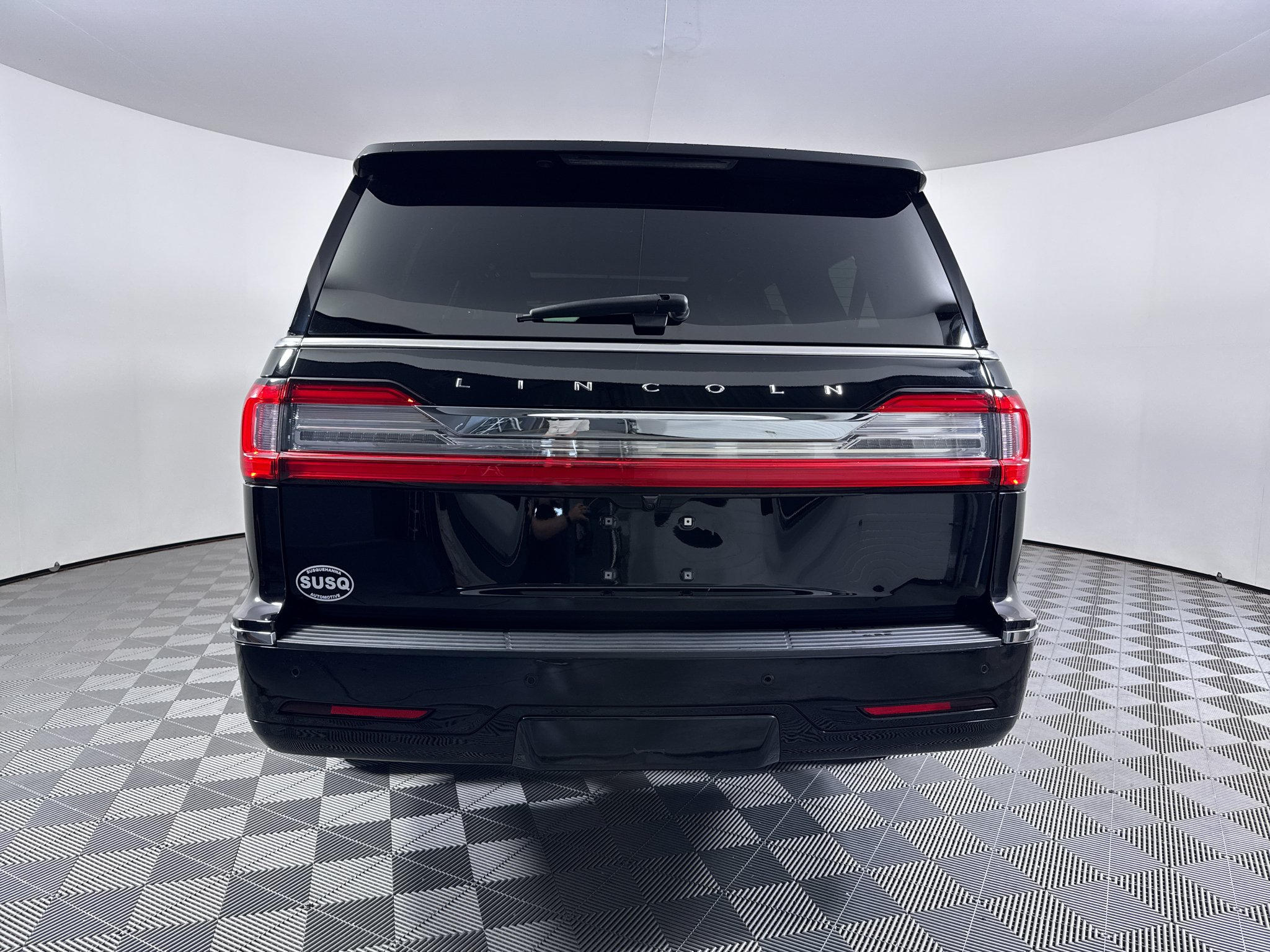 Used 2018 Black Velvet Lincoln Select image 11